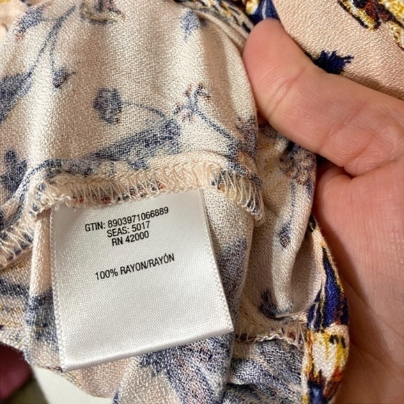 Basic‎ Editions Cream Floral Bohemian Style Blouse NWT - Picture 5 of 11